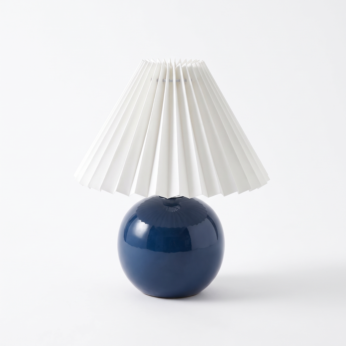 Ceramic lamp with pleated shade – Navy Base, White Shade, on a white background