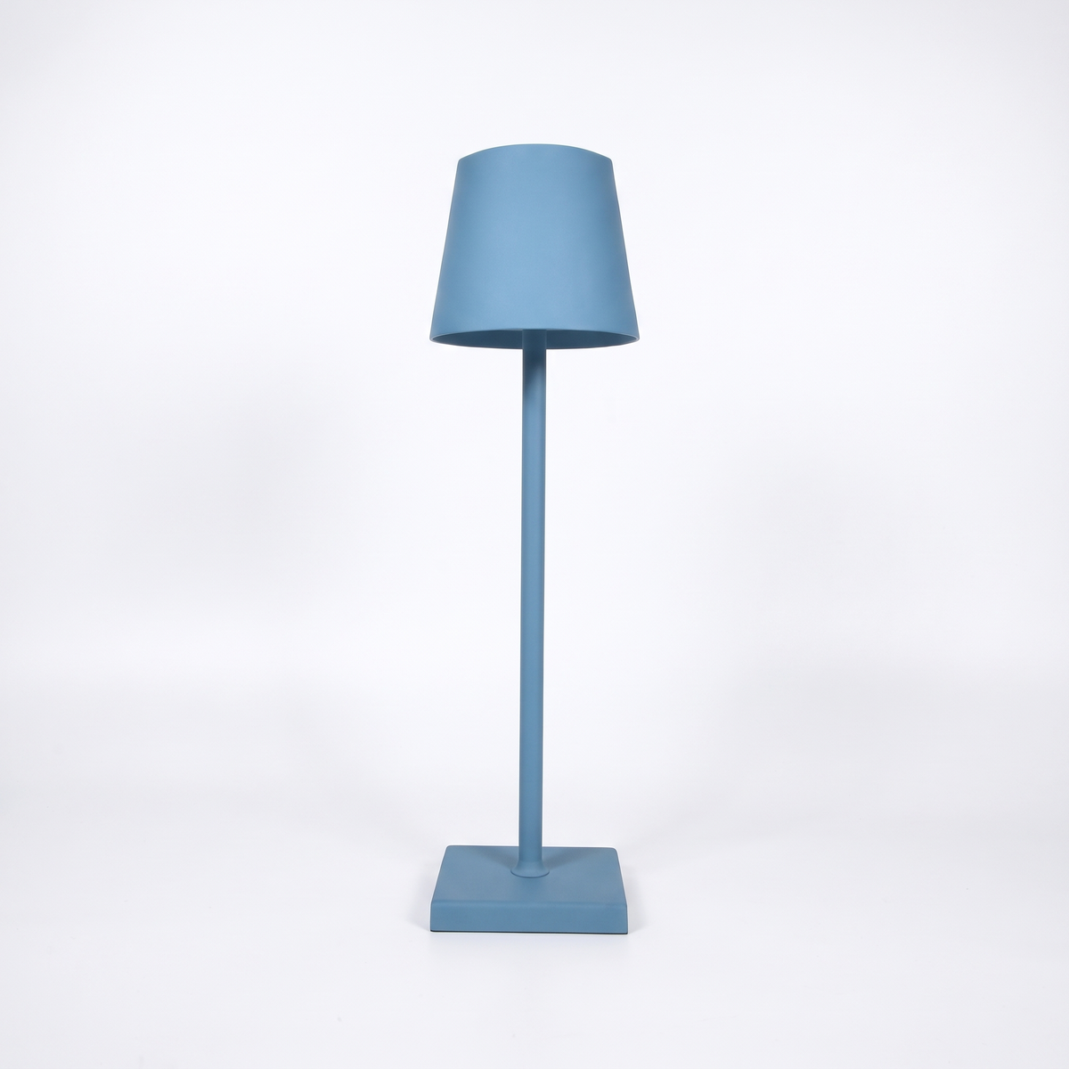 Cordless table lamp – Blue, on a white background