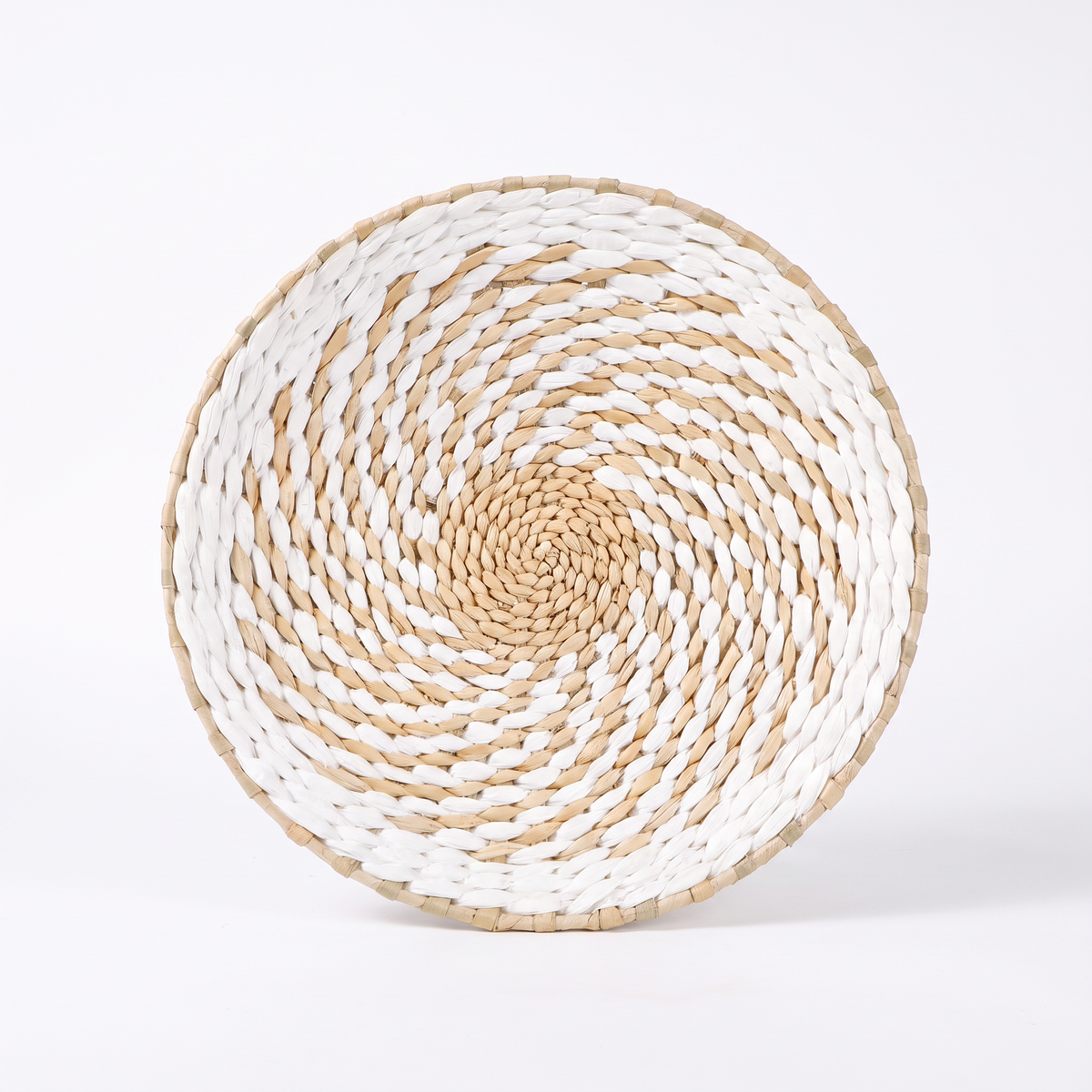 Seagrass woven wall basket – White Spiral (30 cm), on a white background